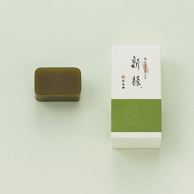 虎屋 とらや 中形羊羹 新緑（抹茶入） 官方主圖